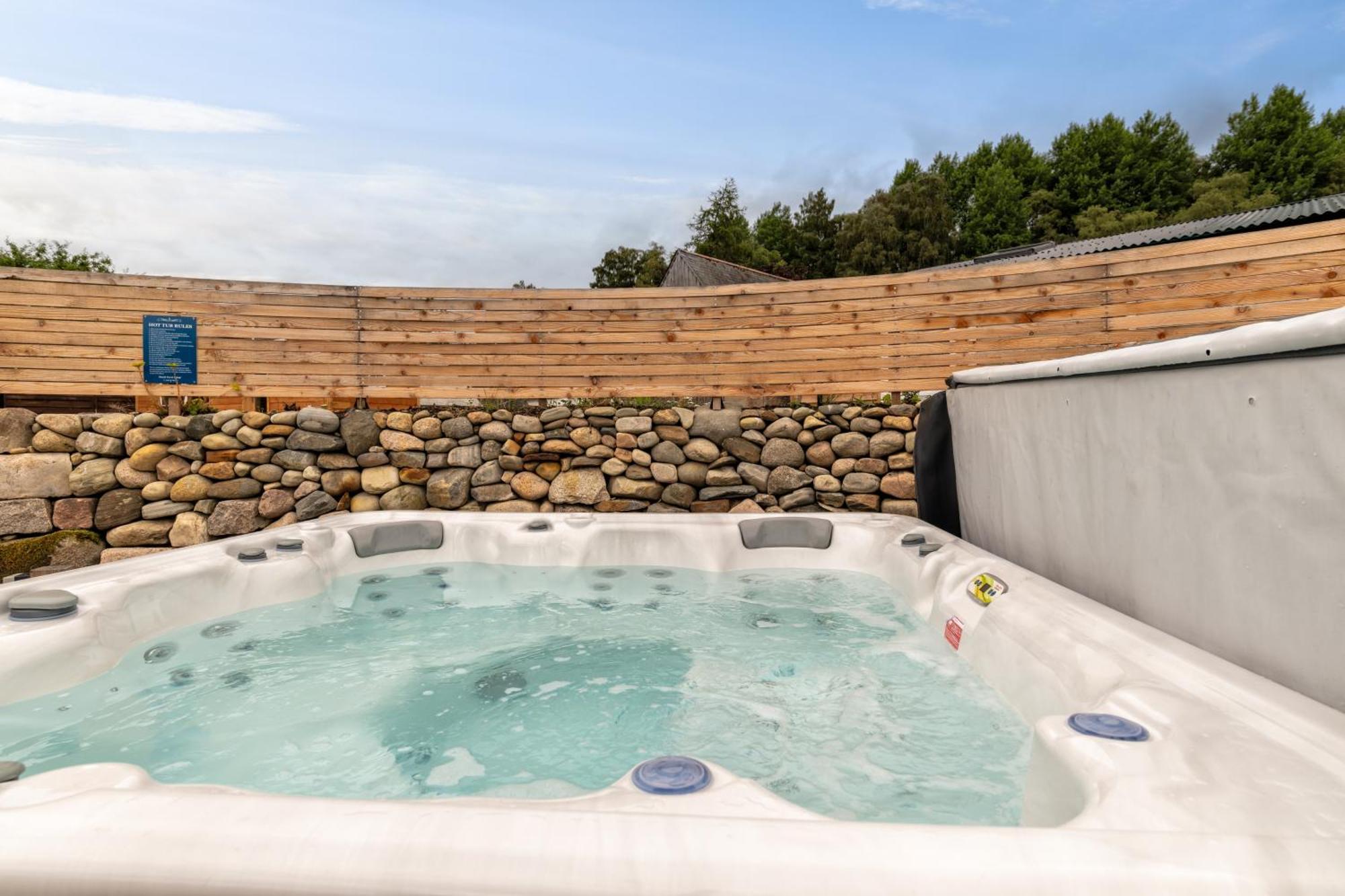 Alba - Charming Boutique Forest View Cabin With Hot Tub In Ballater Exterior photo